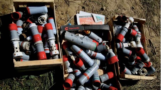 Caisses de grenades pour la plupart lacrymogènes récupérées par les Zadistes de Notre-Dame-des Landes. © DR Caisses de grenades pour la plupart lacrymogènes récupérées par les Zadistes de Notre-Dame-des Landes. © DR
